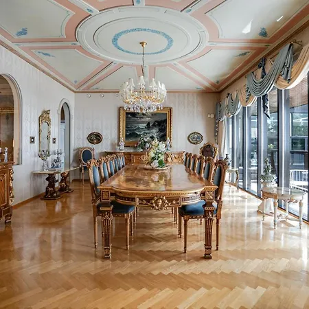 Elvala Luxury Lakeside Estate Near