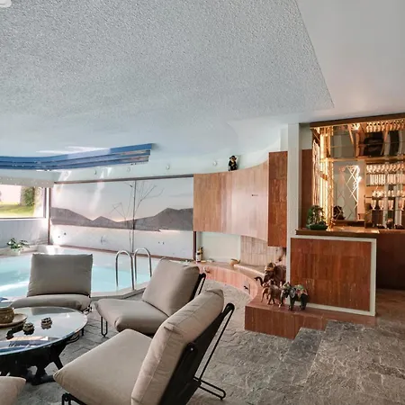 Elvala Luxury Lakeside Estate Near Villa *