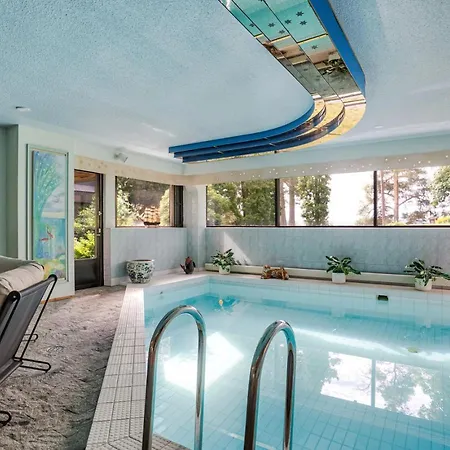 Elvala Luxury Lakeside Estate Near