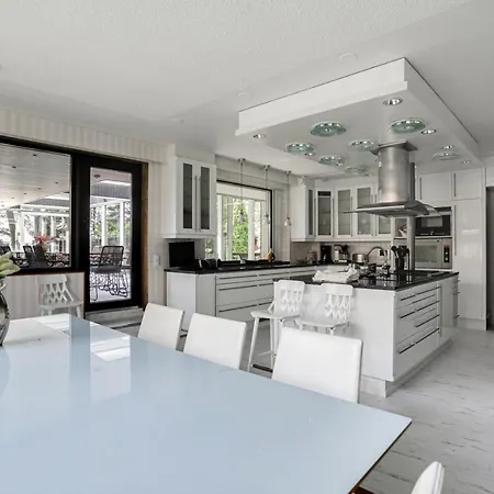 Elvala Luxury Lakeside Estate Near *