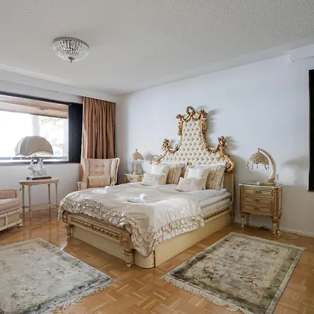 Elvala Luxury Lakeside Estate Near Villa *