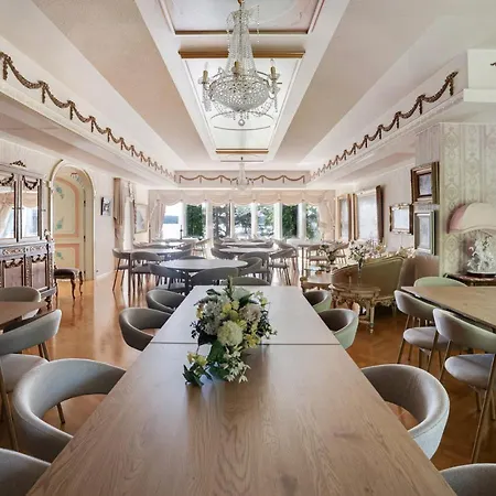 Elvala Luxury Lakeside Estate Near