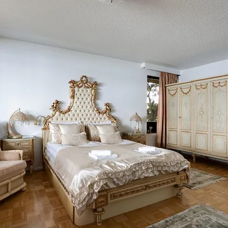 Elvala Luxury Lakeside Estate Near *