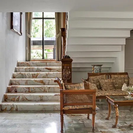 Elvala Luxury Lakeside Estate Near