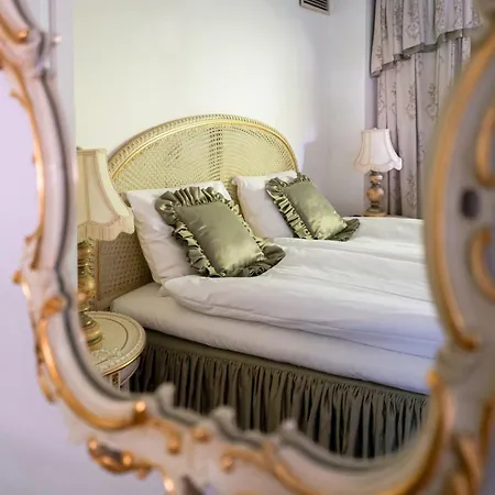Elvala Luxury Lakeside Estate Near *