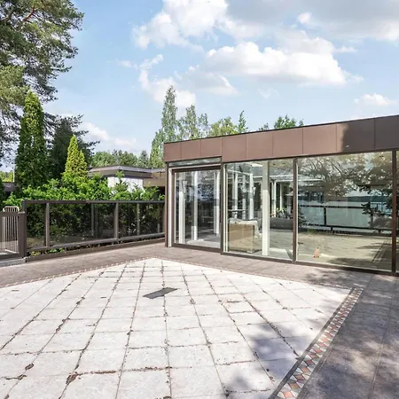 Villa Elvala Luxury Lakeside Estate Near