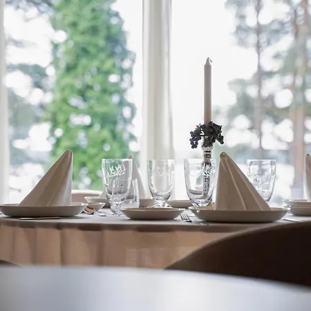 Elvala Luxury Lakeside Estate Near Villa *