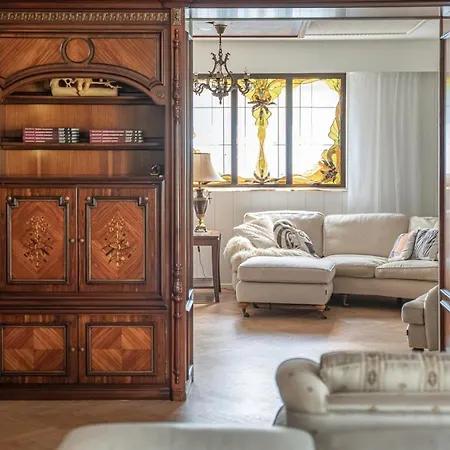 Elvala Luxury Lakeside Estate Near Villa *