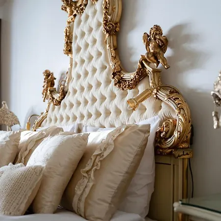 Elvala Luxury Lakeside Estate Near Villa
