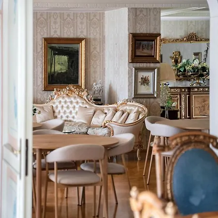 Elvala Luxury Lakeside Estate Near *